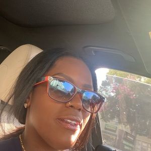 Meet your Posher, Naomi